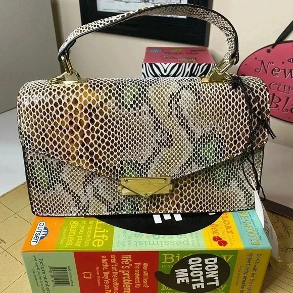 Kate Landry Satchel - Picture 5 of 12